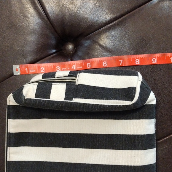 Lacome Set of two Makeup Bags with Goodies - Picture 15 of 16